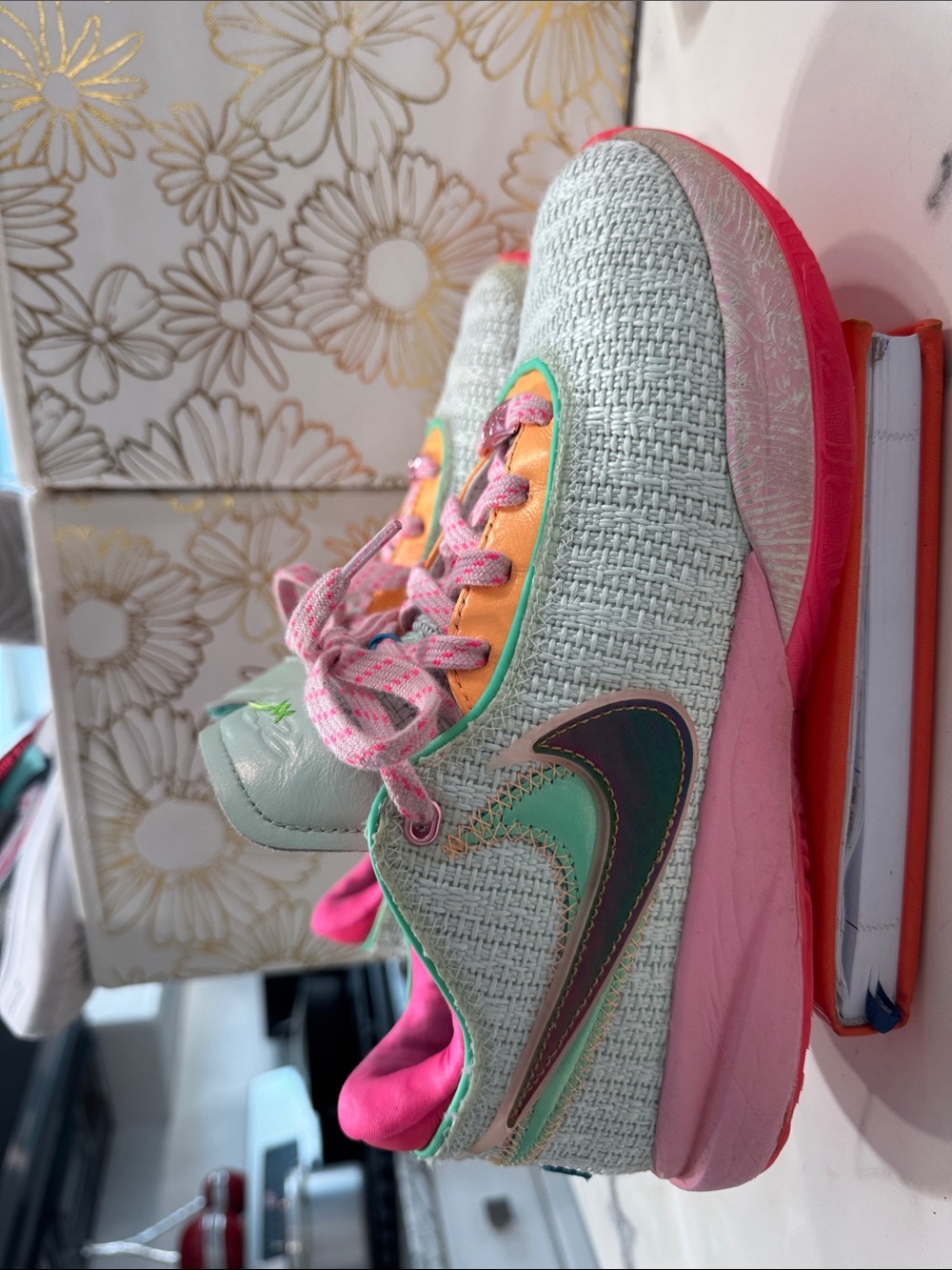 Nike Lebron XX Time Machine Green Mint & Pink Low-Top Womens 8